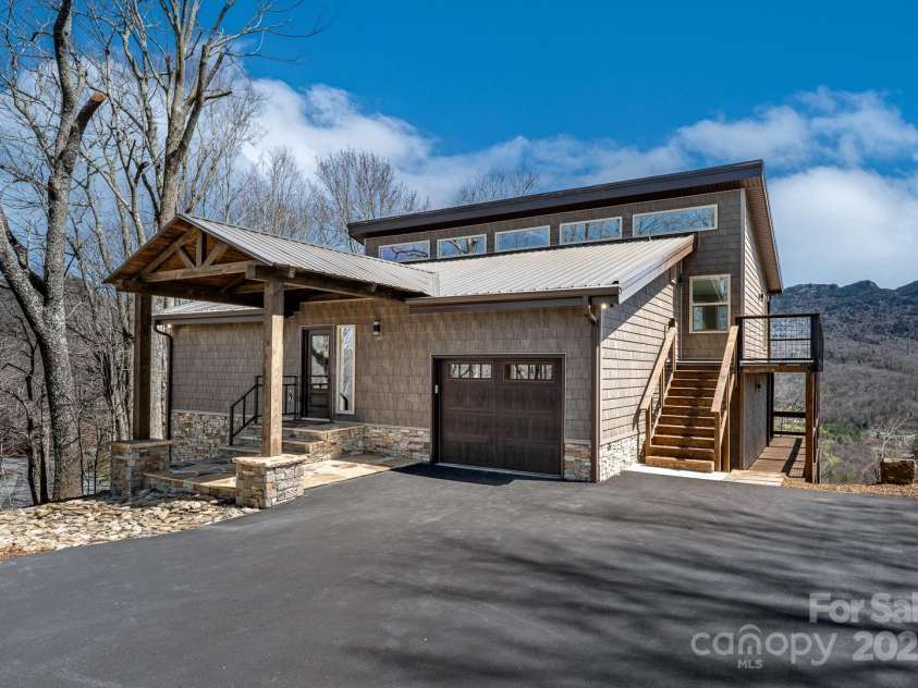 150 Squirrel Corn Lane, Sugar Mountain, NC 28604.  MLS# CAR4247391, YatesRealty ID 6138. 