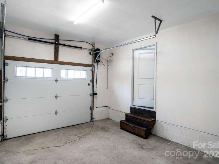 150 Squirrel Corn Lane, Sugar Mountain, NC 28604.  MLS# CAR4247391, YatesRealty ID 6138. 