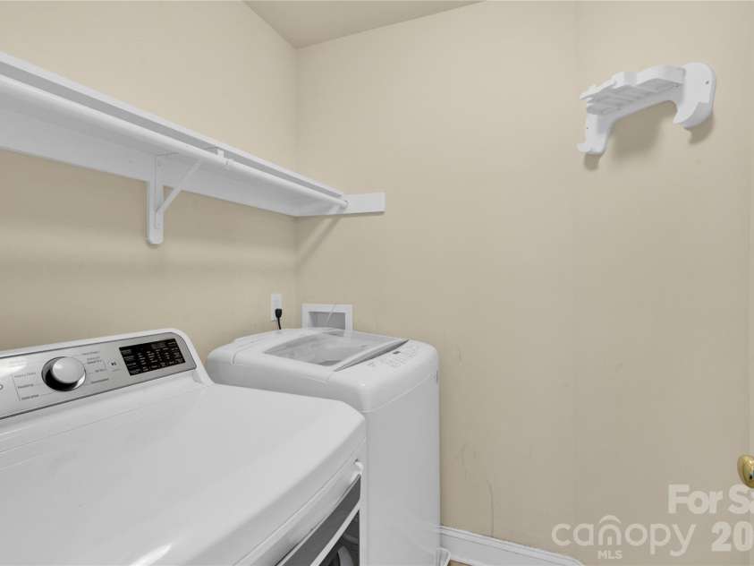2055 Solway Lane, Charlotte, NC 28269.  MLS# CAR4307419, YatesRealty ID 6138. 