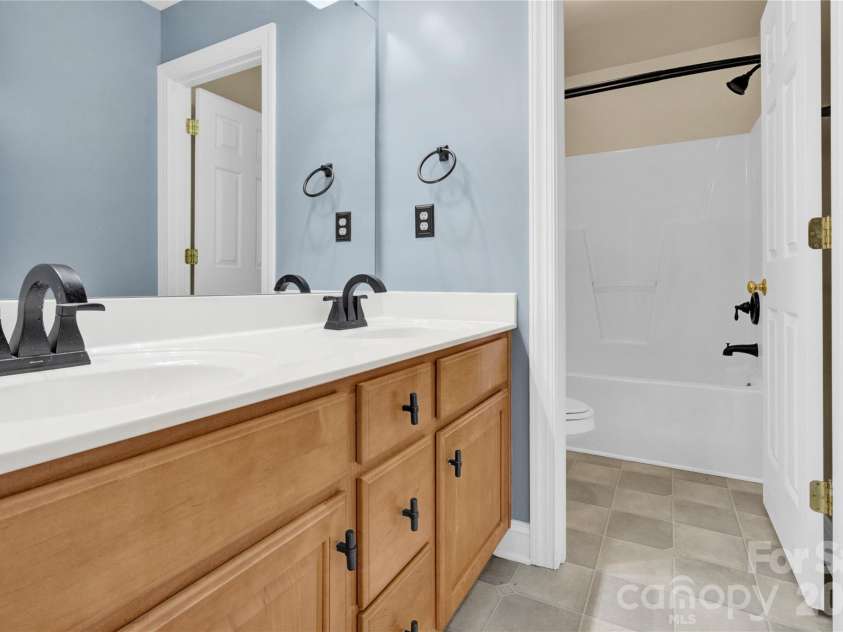 2055 Solway Lane, Charlotte, NC 28269.  MLS# CAR4307419, YatesRealty ID 6138. 
