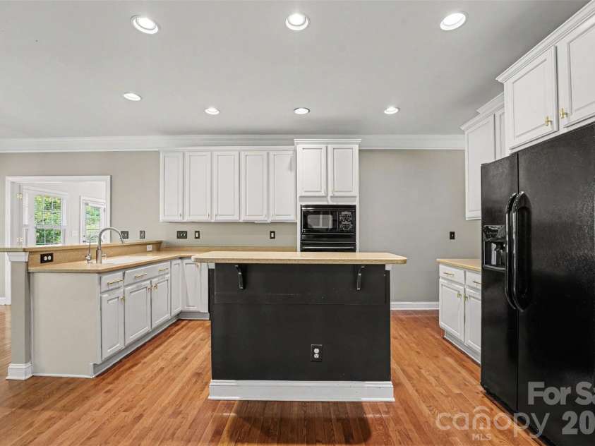 2055 Solway Lane, Charlotte, NC 28269.  MLS# CAR4307419, YatesRealty ID 6138. 