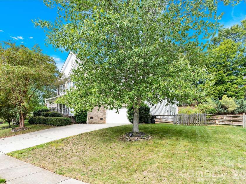 2055 Solway Lane, Charlotte, NC 28269.  MLS# CAR4307419, YatesRealty ID 6138. 