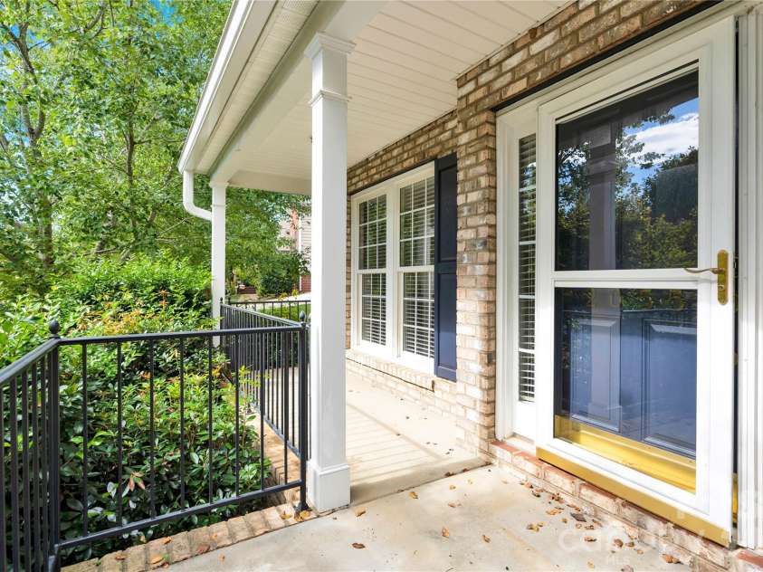 2055 Solway Lane, Charlotte, NC 28269.  MLS# CAR4307419, YatesRealty ID 6138. Front Porch