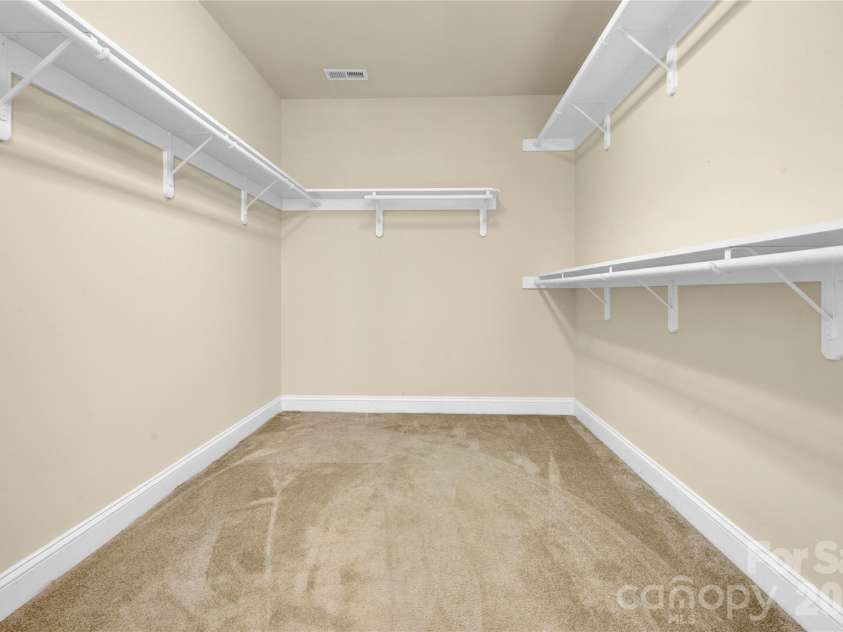 2055 Solway Lane, Charlotte, NC 28269.  MLS# CAR4307419, YatesRealty ID 6138. Primary Closet