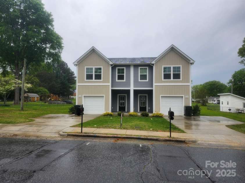 405 Mulberry Street, Cherryville, NC 28021.  MLS# CAR4247167, YatesRealty ID 6139. Front of homoe