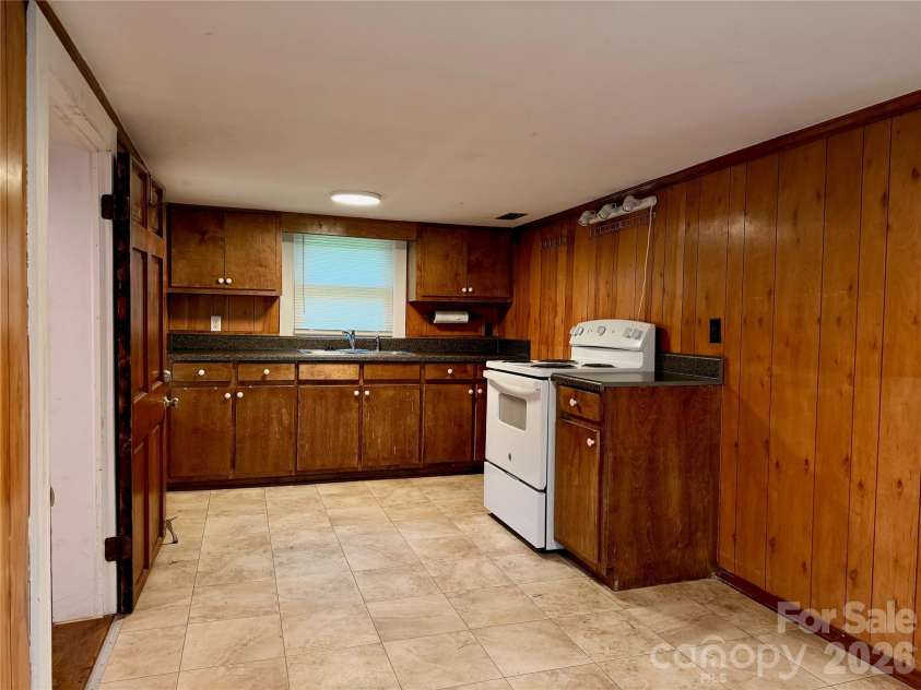 470 & 460 Moose Road, Mount Pleasant, NC 28124.  MLS# CAR4346146, YatesRealty ID 6139. Kitchen with stove