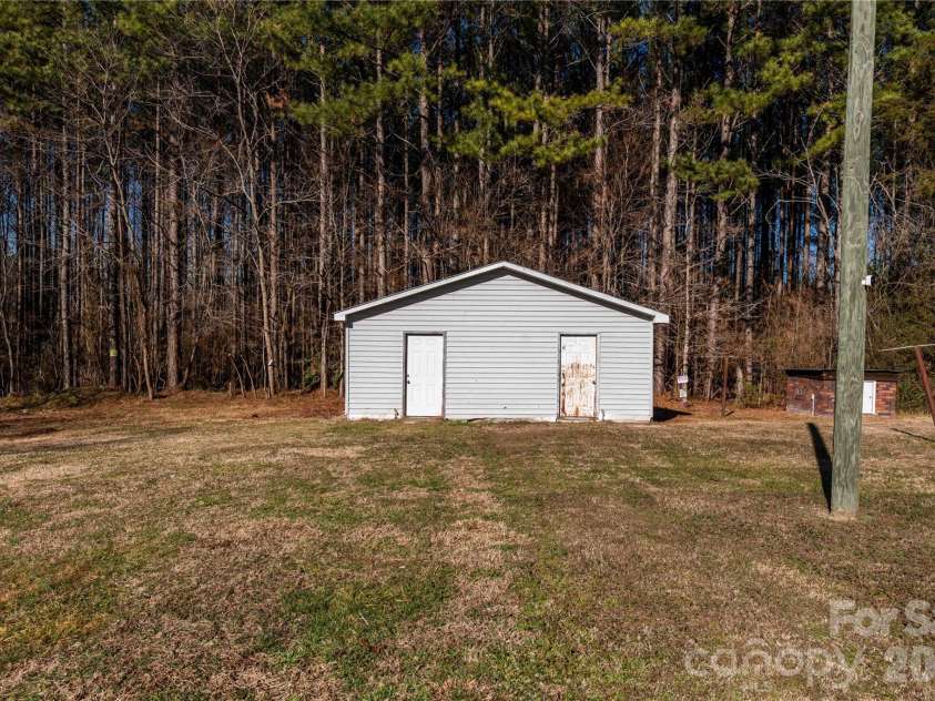 470 & 460 Moose Road, Mount Pleasant, NC 28124.  MLS# CAR4346146, YatesRealty ID 6139. Shed/Workshop with separate entrances