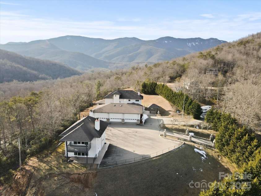 151 Pine Ridge Road, Burnsville, NC 28714.  MLS# CAR4217330, YatesRealty ID 614. 