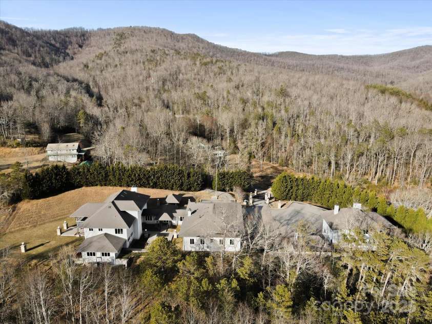 151 Pine Ridge Road, Burnsville, NC 28714.  MLS# CAR4217330, YatesRealty ID 614. 