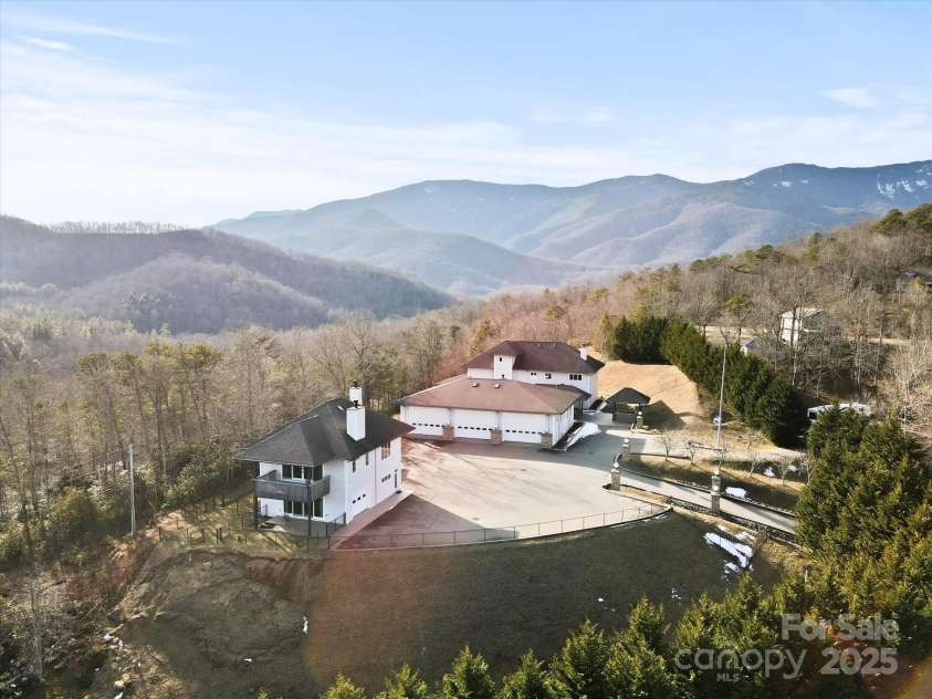151 Pine Ridge Road, Burnsville, NC 28714.  MLS# CAR4217330, YatesRealty ID 614. 