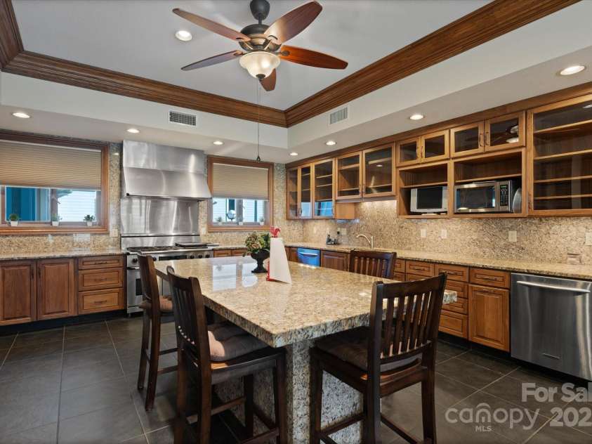 151 Pine Ridge Road, Burnsville, NC 28714.  MLS# CAR4217330, YatesRealty ID 614. 