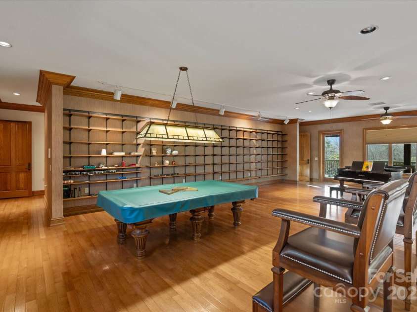 151 Pine Ridge Road, Burnsville, NC 28714.  MLS# CAR4217330, YatesRealty ID 614. 