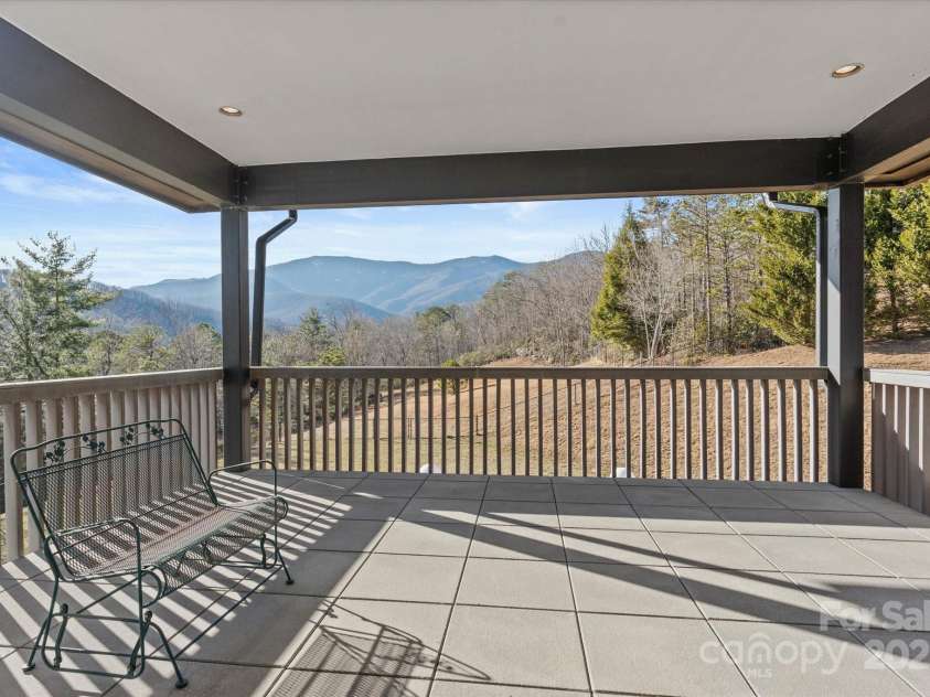 151 Pine Ridge Road, Burnsville, NC 28714.  MLS# CAR4217330, YatesRealty ID 614. 
