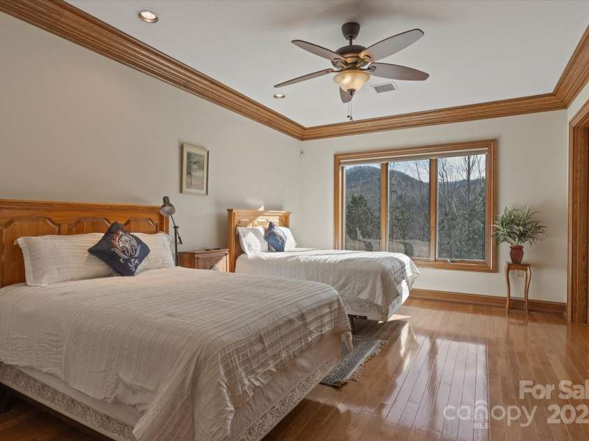 151 Pine Ridge Road, Burnsville, NC 28714.  MLS# CAR4217330, YatesRealty ID 614. 