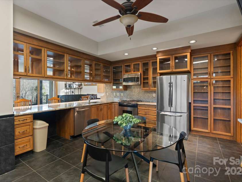 151 Pine Ridge Road, Burnsville, NC 28714.  MLS# CAR4217330, YatesRealty ID 614. Full Kitchen #4