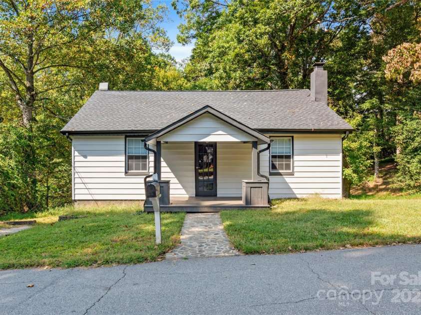 270 Northwood Drive, Elkin, NC 28621.  MLS# CAR4306930, YatesRealty ID 614. 