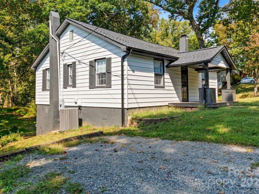 270 Northwood Drive, Elkin, NC 28621.  MLS# CAR4306930, YatesRealty ID 614. 