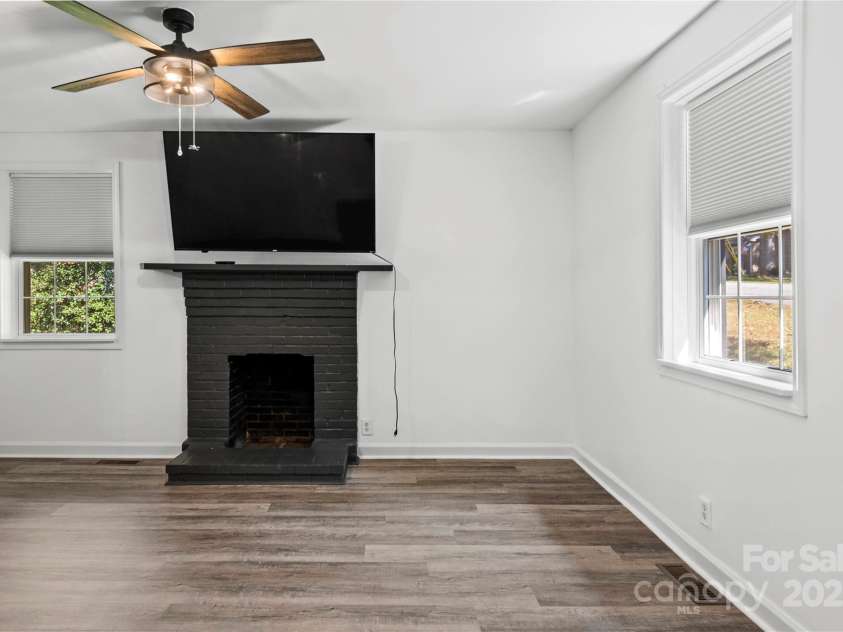 270 Northwood Drive, Elkin, NC 28621.  MLS# CAR4306930, YatesRealty ID 614. 