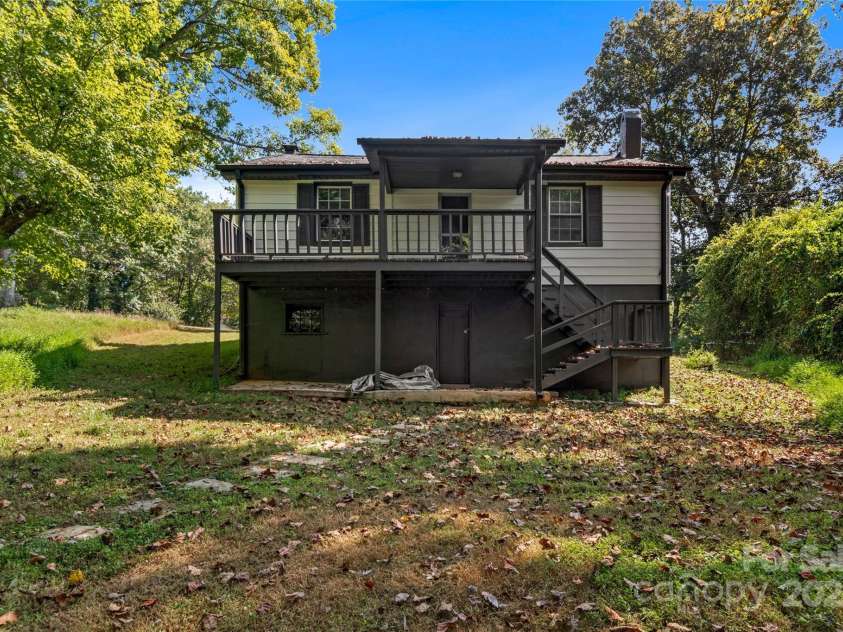 270 Northwood Drive, Elkin, NC 28621.  MLS# CAR4306930, YatesRealty ID 614. 