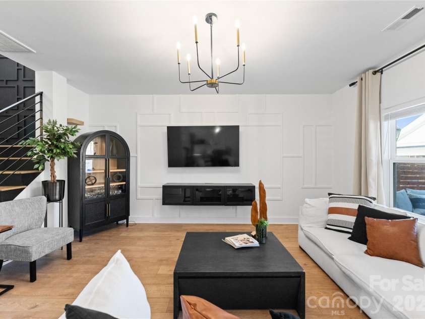 651 Tennyson Drive, Charlotte, NC 28208.  MLS# CAR4347762, YatesRealty ID 6140. 