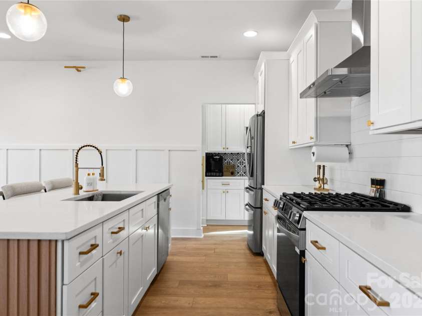 651 Tennyson Drive, Charlotte, NC 28208.  MLS# CAR4347762, YatesRealty ID 6140. 