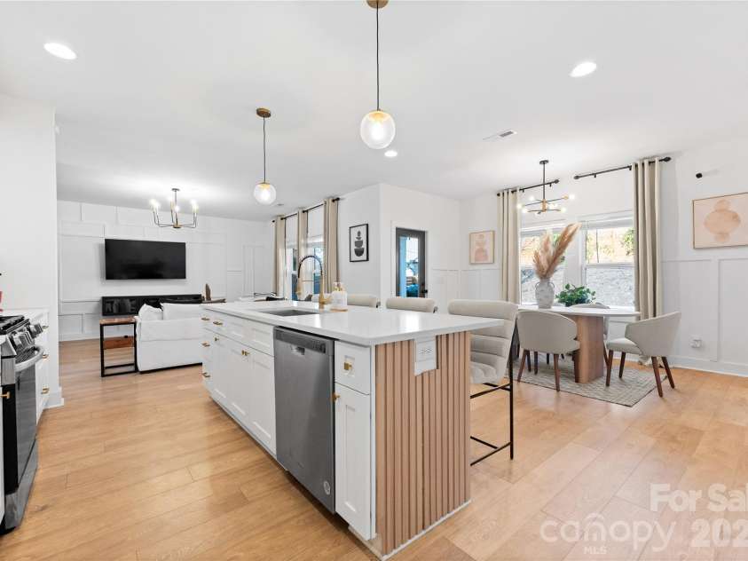 651 Tennyson Drive, Charlotte, NC 28208.  MLS# CAR4347762, YatesRealty ID 6140. 