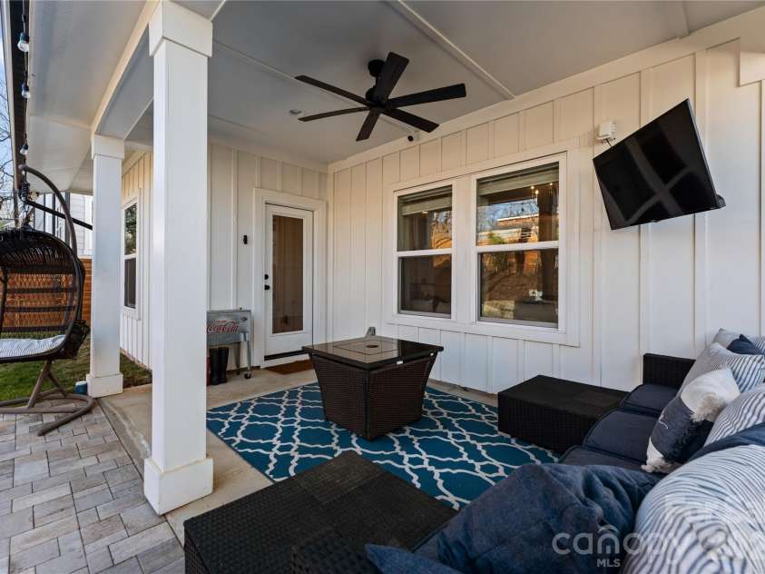 651 Tennyson Drive, Charlotte, NC 28208.  MLS# CAR4347762, YatesRealty ID 6140. 