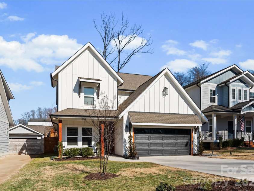 651 Tennyson Drive, Charlotte, NC 28208.  MLS# CAR4347762, YatesRealty ID 6140. 
