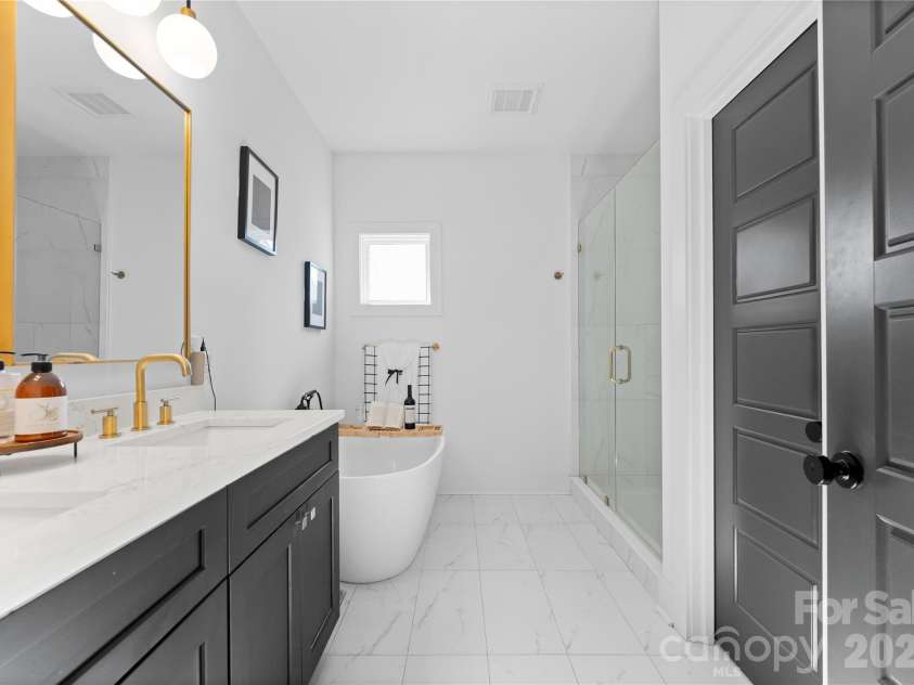 651 Tennyson Drive, Charlotte, NC 28208.  MLS# CAR4347762, YatesRealty ID 6140. 