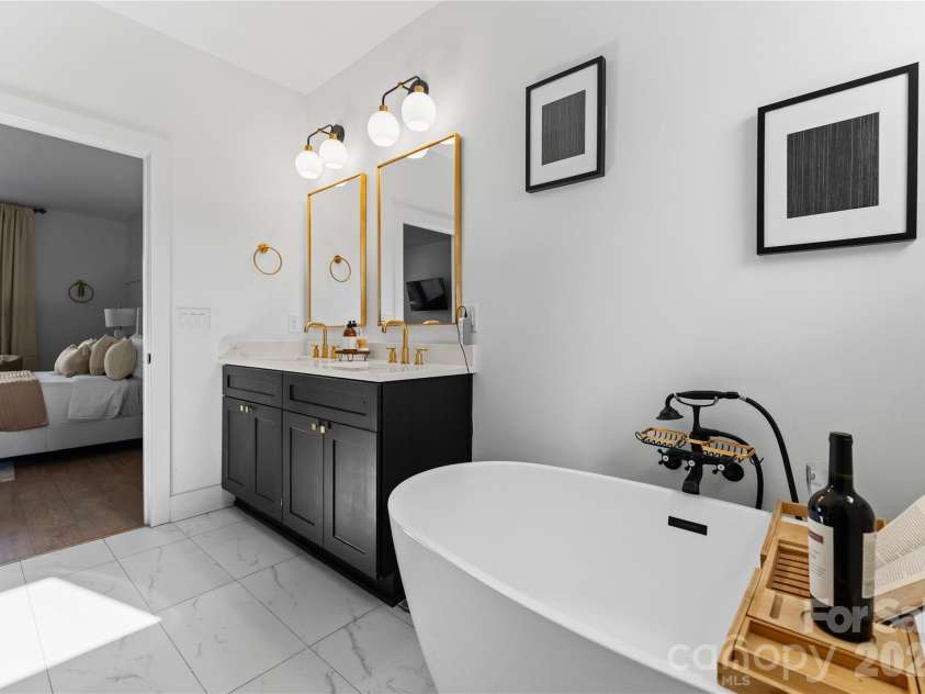 651 Tennyson Drive, Charlotte, NC 28208.  MLS# CAR4347762, YatesRealty ID 6140. 