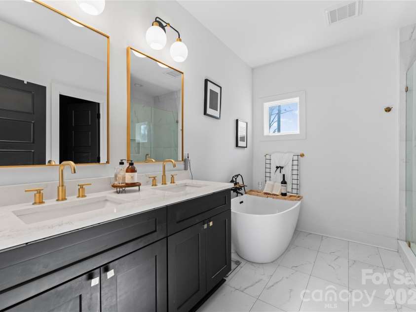 651 Tennyson Drive, Charlotte, NC 28208.  MLS# CAR4347762, YatesRealty ID 6140. 
