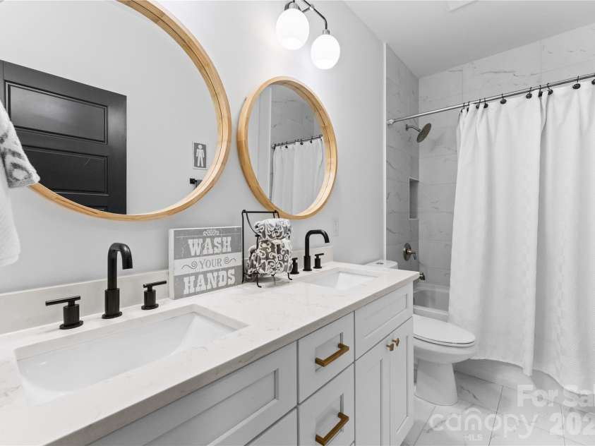 651 Tennyson Drive, Charlotte, NC 28208.  MLS# CAR4347762, YatesRealty ID 6140. 