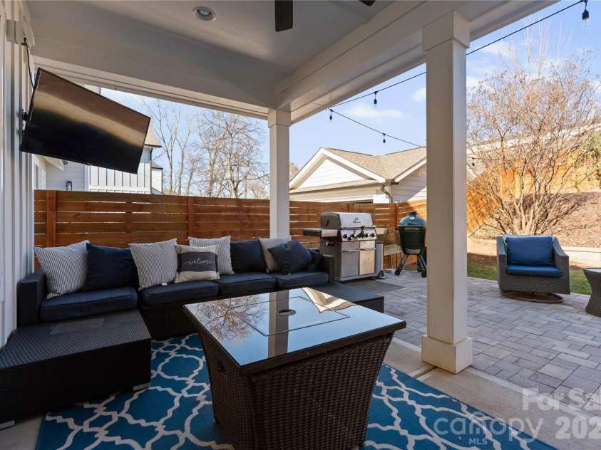 651 Tennyson Drive, Charlotte, NC 28208.  MLS# CAR4347762, YatesRealty ID 6140. 