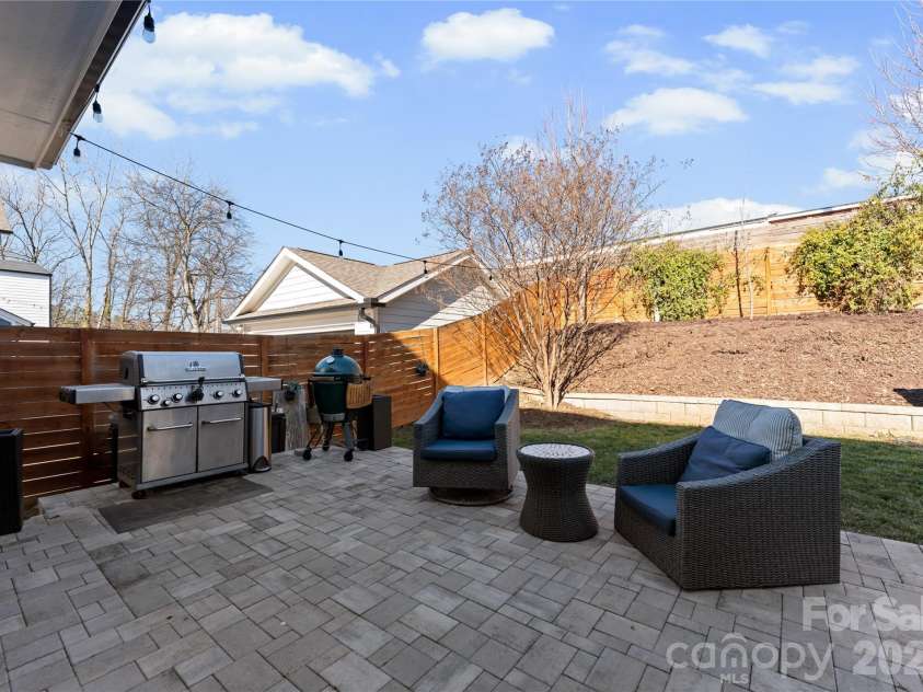 651 Tennyson Drive, Charlotte, NC 28208.  MLS# CAR4347762, YatesRealty ID 6140. 