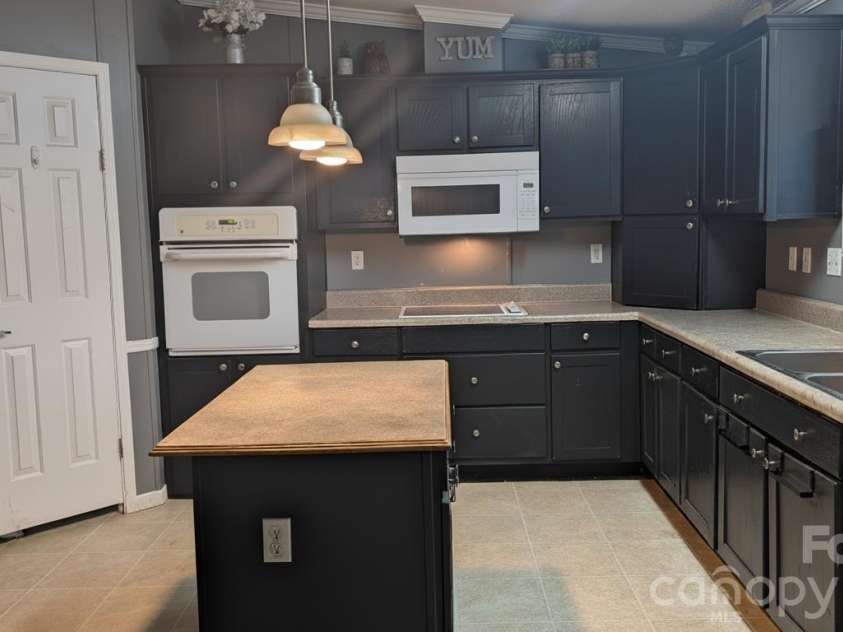 1163 Pit A Tat Road, Kershaw, SC 29067.  MLS# CAR4314214, YatesRealty ID 6141. Kitchen