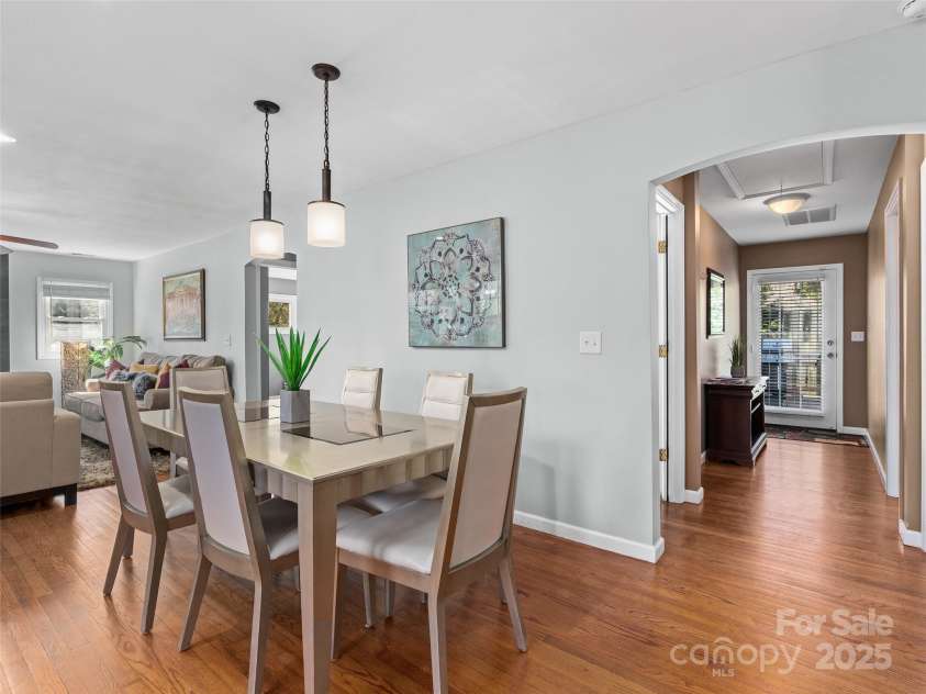 184 Aurora Drive, Asheville, NC 28805.  MLS# CAR4247633, YatesRealty ID 6142. 