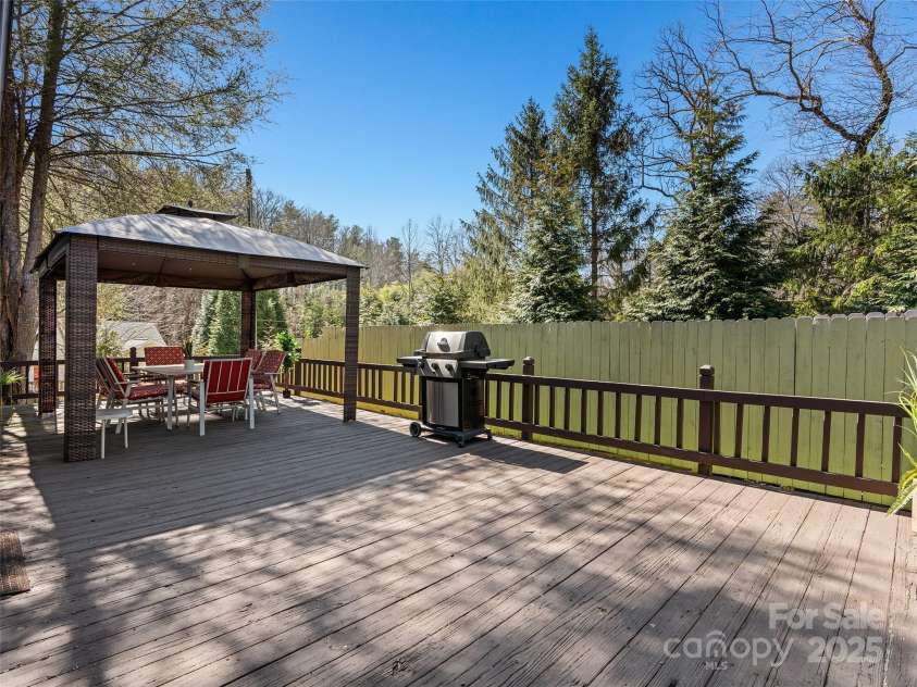 184 Aurora Drive, Asheville, NC 28805.  MLS# CAR4247633, YatesRealty ID 6142. 