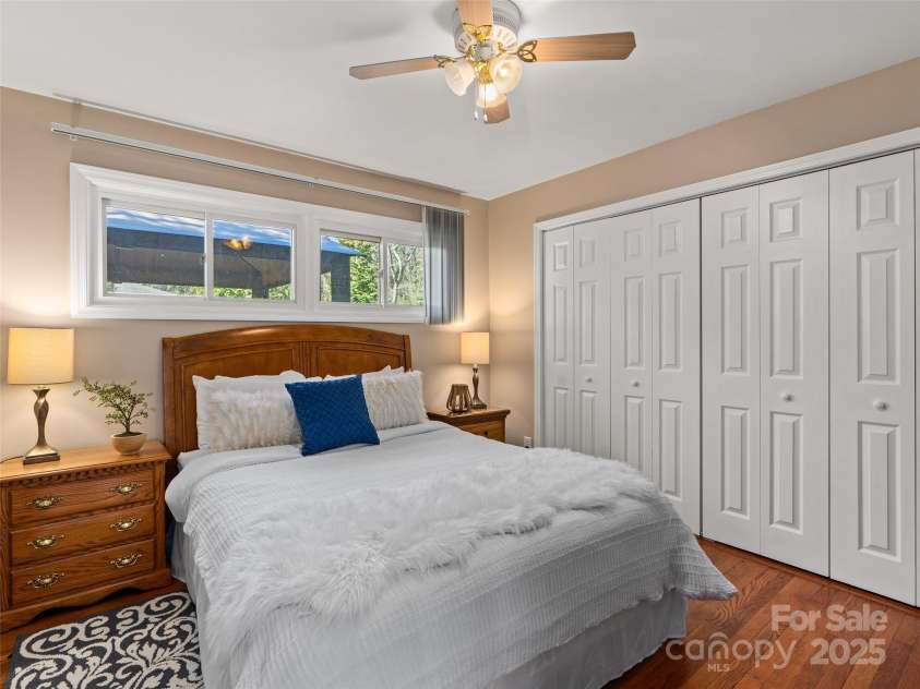 184 Aurora Drive, Asheville, NC 28805.  MLS# CAR4247633, YatesRealty ID 6142. 