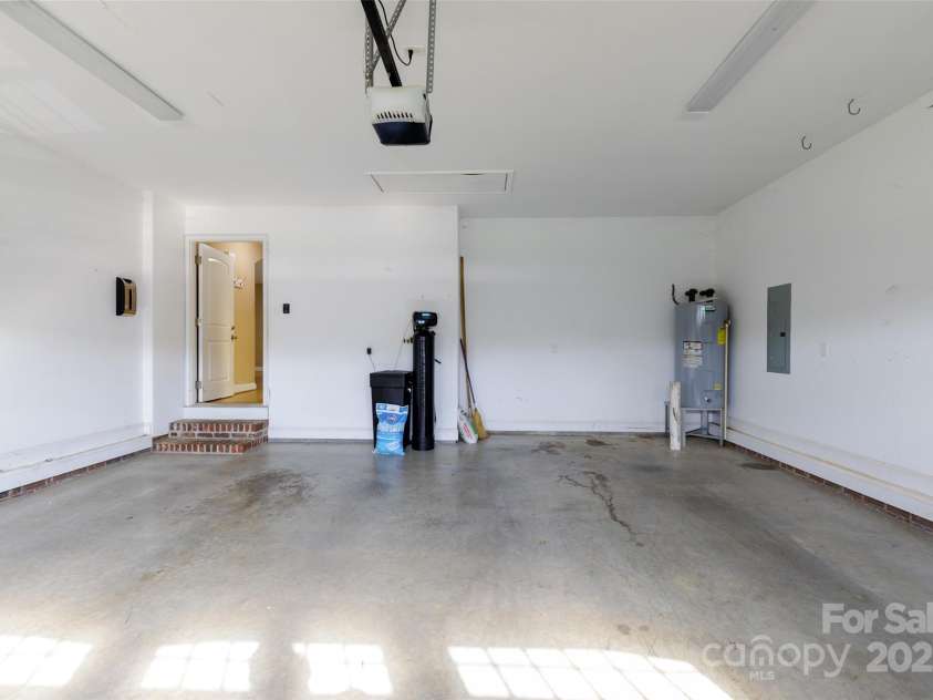 4193 He Propst Road, Maiden, NC 28650.  MLS# CAR4248027, YatesRealty ID 6143. 