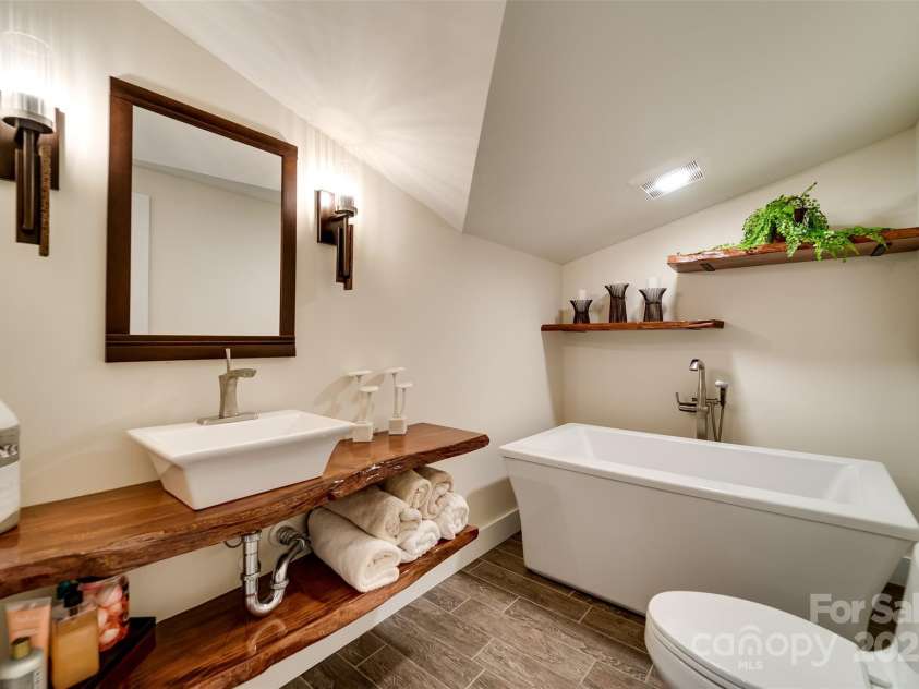 117 Amberleaf Way, Cullowhee, NC 28723.  MLS# CAR4244363, YatesRealty ID 6145. 