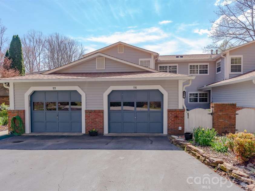116 Lakeview Court, Brevard, NC 28712.  MLS# CAR4360444, YatesRealty ID 6146. 