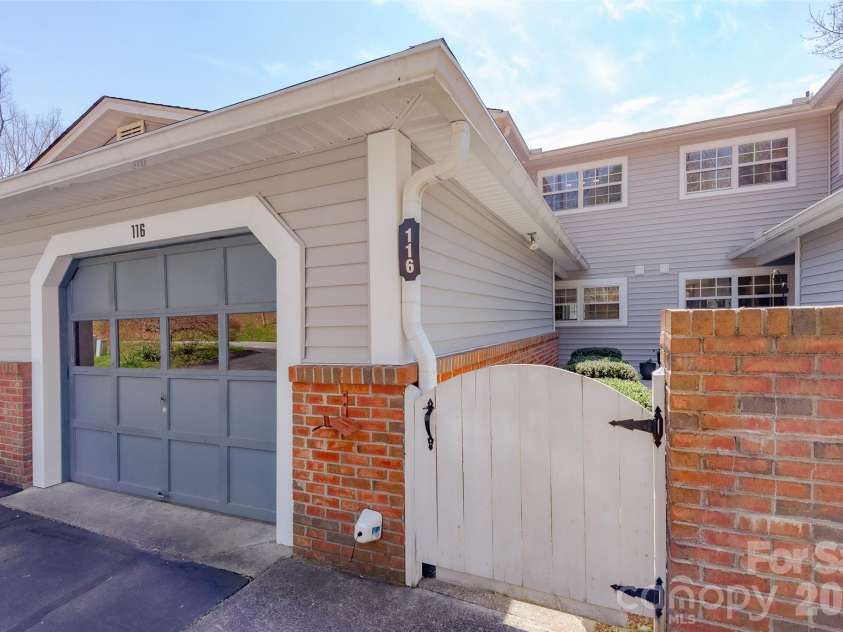116 Lakeview Court, Brevard, NC 28712.  MLS# CAR4360444, YatesRealty ID 6146. 