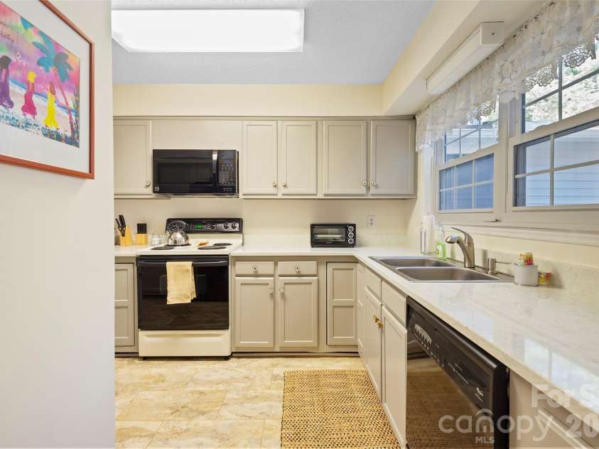116 Lakeview Court, Brevard, NC 28712.  MLS# CAR4360444, YatesRealty ID 6146. 