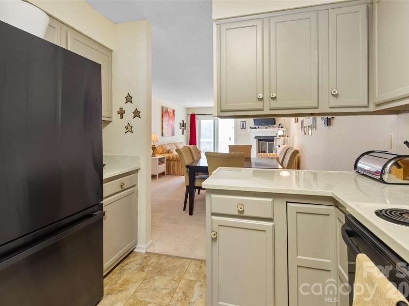 116 Lakeview Court, Brevard, NC 28712.  MLS# CAR4360444, YatesRealty ID 6146. 
