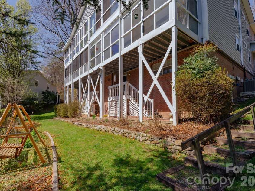116 Lakeview Court, Brevard, NC 28712.  MLS# CAR4360444, YatesRealty ID 6146. 