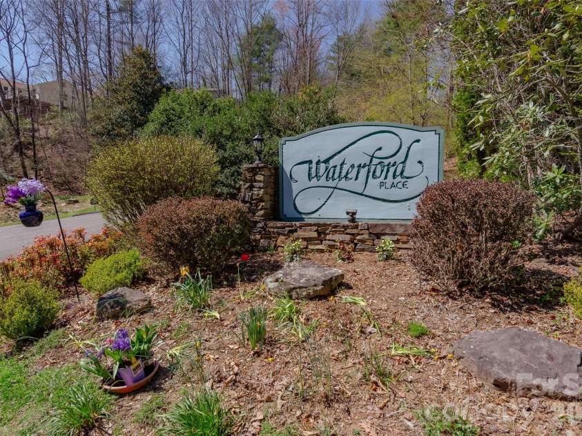 116 Lakeview Court, Brevard, NC 28712.  MLS# CAR4360444, YatesRealty ID 6146. 