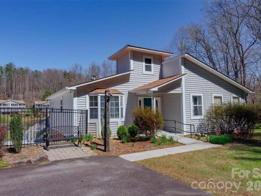 116 Lakeview Court, Brevard, NC 28712.  MLS# CAR4360444, YatesRealty ID 6146. 