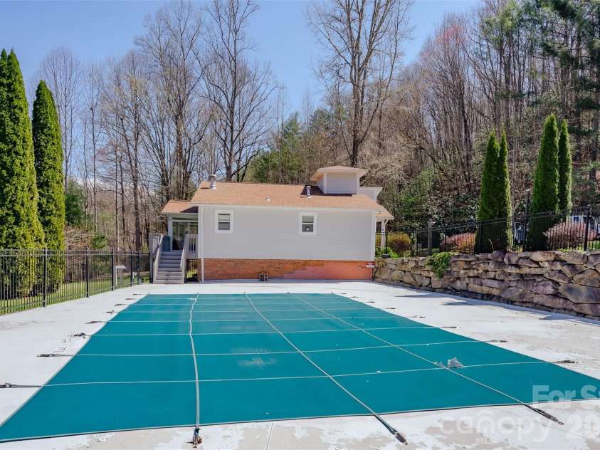 116 Lakeview Court, Brevard, NC 28712.  MLS# CAR4360444, YatesRealty ID 6146. 