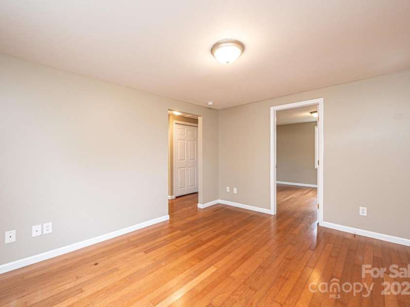 390 15th Avenue, Hickory, NC 28601.  MLS# CAR4245209, YatesRealty ID 6147. 