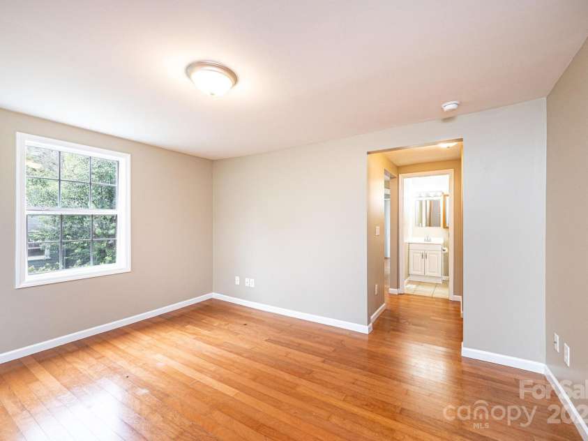 390 15th Avenue, Hickory, NC 28601.  MLS# CAR4245209, YatesRealty ID 6147. 